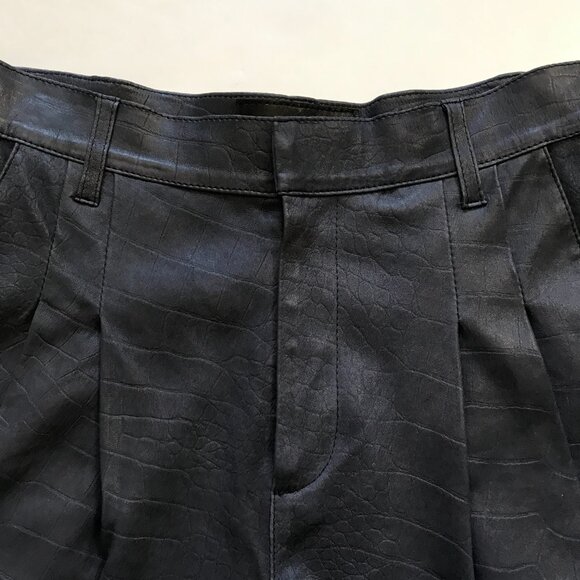 SPRWMN Deep Pleat Trouser Leather Shorts Womens Small Navy Blue High Rise Cuffed - Picture 4 of 11